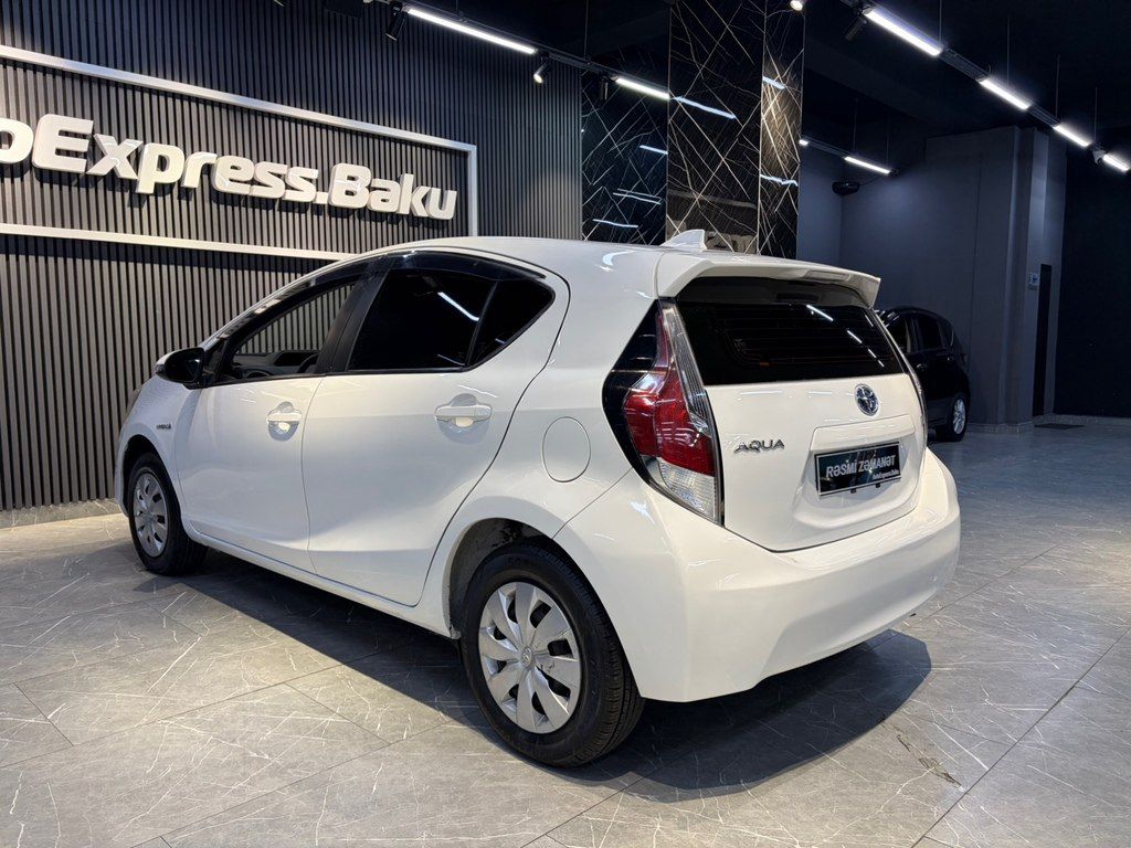 Toyota Aqua, 1.5 L, 0.87 kWh, 2018 il, 80 100 km — Avtomobillər, Bakı (3)