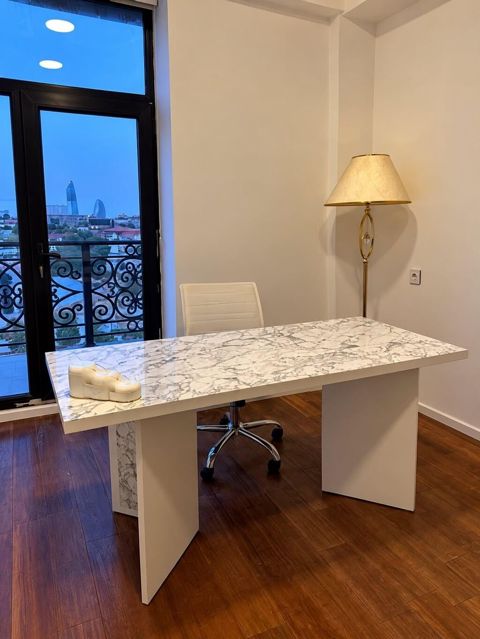 Masa+ təkərli kreslo 200azn satılır ünvan Ağşəhər (fidan 2) — 200 ₼ · Bakı · Ofis mebeli Masa+ təkərli kreslo 200azn satılır ünvan Ağşəhər (fidan 2) — Bakı