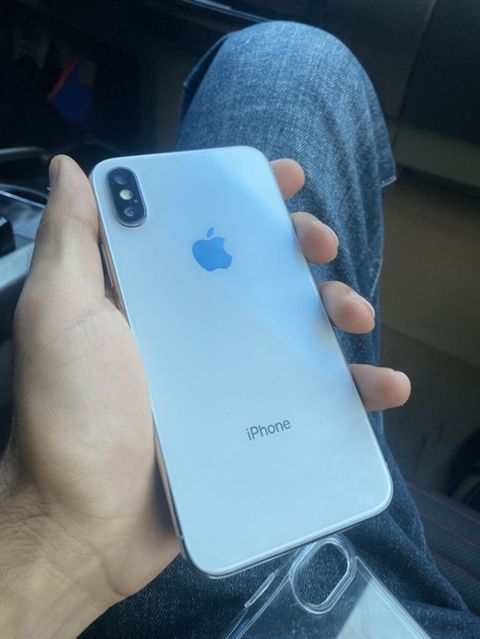 IPhone X, Gümüşü, Simsiz şarj — 200 ₼ · Bakı · Apple iPhone IPhone X, Gümüşü, Simsiz şarj — Bakı