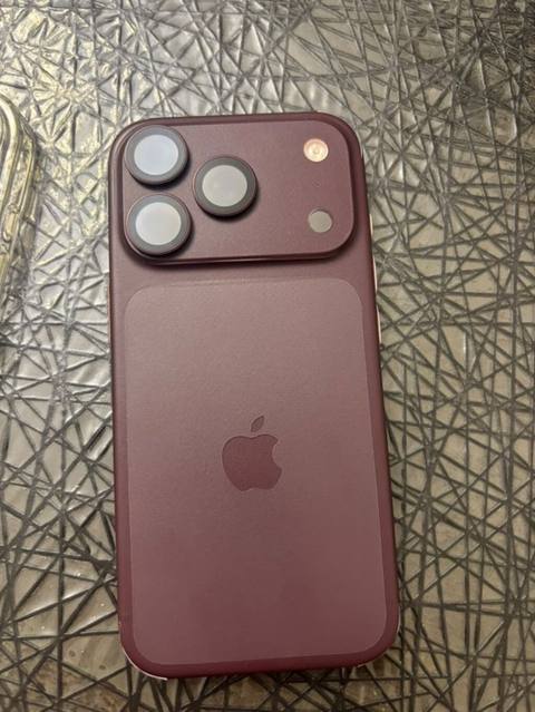 İphone 17pro. 512GB. 97 pil. 6 aydı alınıb. Heçbir cızığı belə yoxdu — 1 900 ₼ · Xırdalan · Digər İphone 17pro. 512GB. 97 pil. 6 aydı alınıb. Heçbir cızığı belə yoxdu — Xırdalan