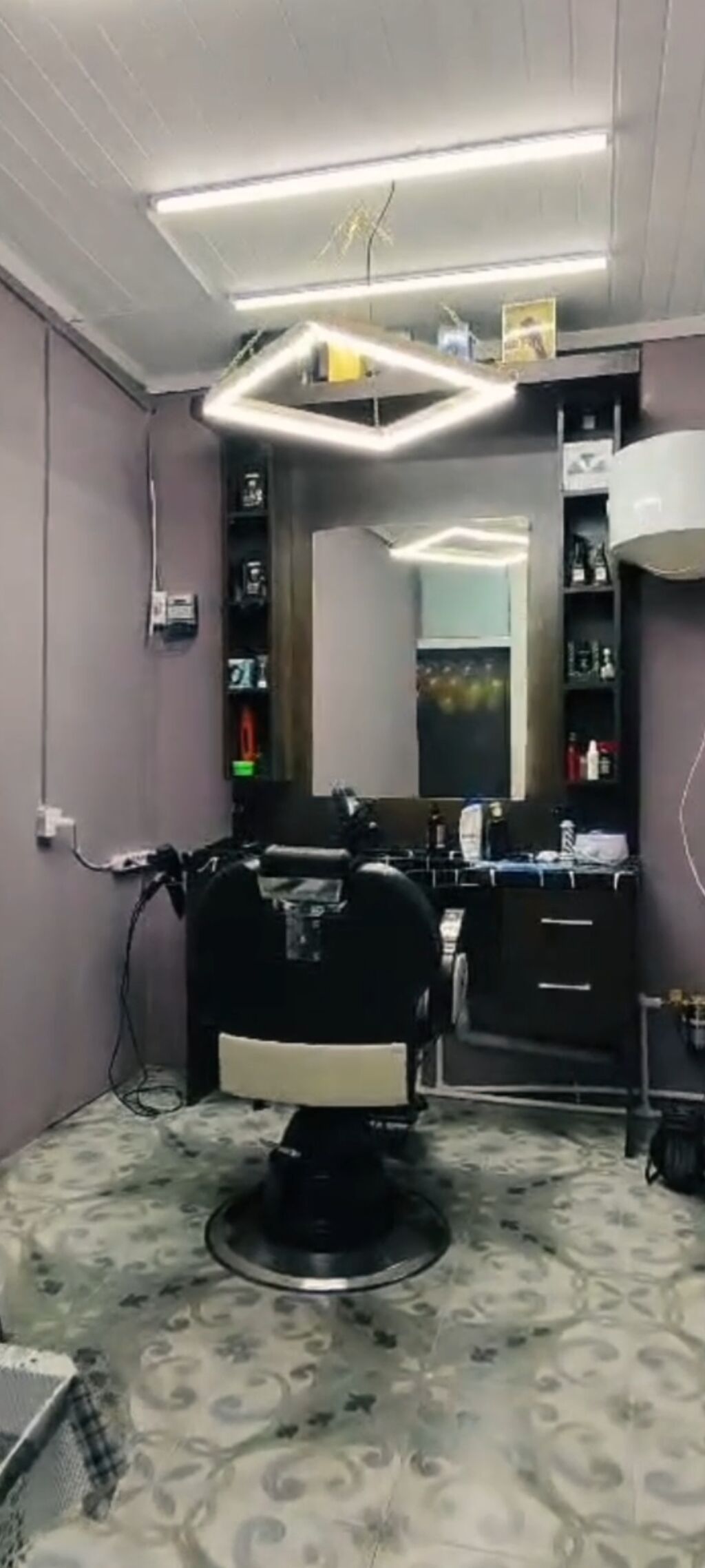 Mebel və kreslo Mebelin üstü tökmə mərmərlədi və üstündə bahalı krantı — Kreslo, Digah (2)