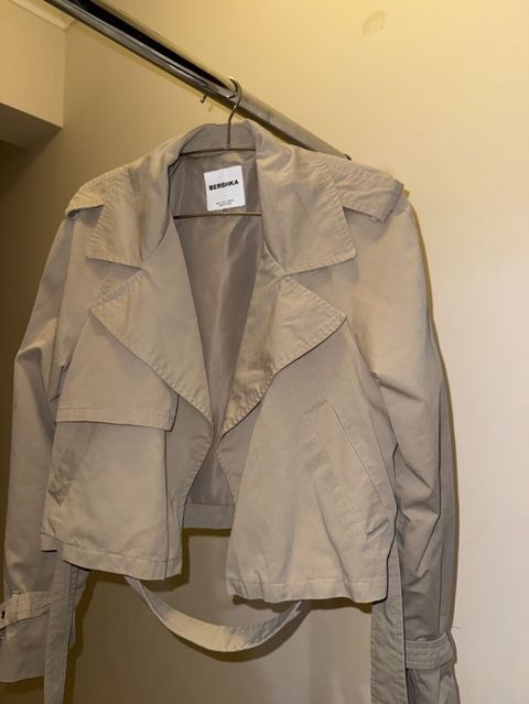Plaş, Bershka, S, rəng - Bej — 30 ₼ · Bakı, Nərimanov · Yağmurlaq Plaş, Bershka, S, rəng - Bej — Bakı