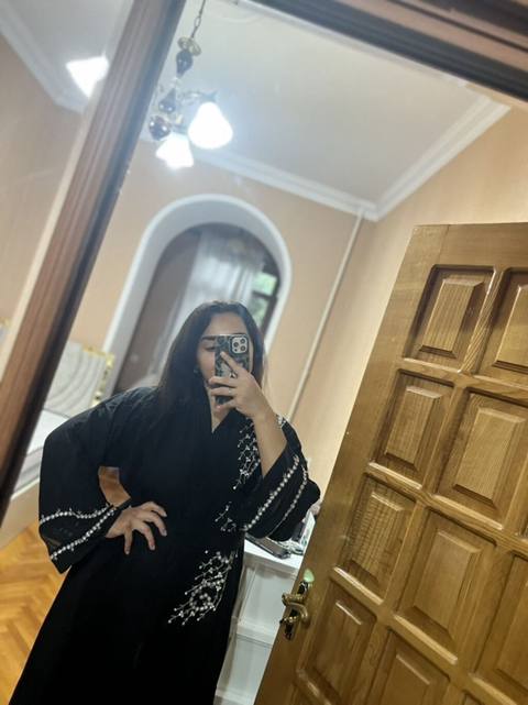 Qara abaya – incə bəzəkli - Rəng: dərin qara - Dizayn: ön hissə və — Bakı