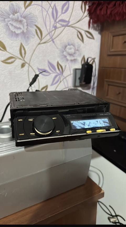 Pioneer avtomobil maqnitolası Salam səs sxemi yanb 20-30 manat xərci — Digah
