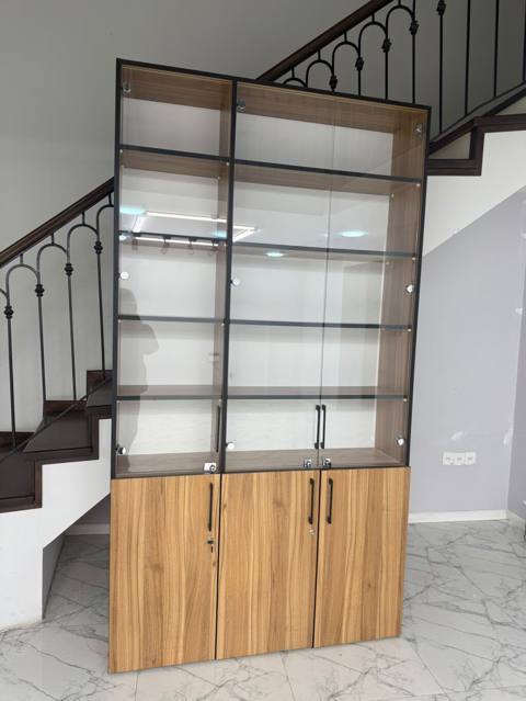 Tezedi salon şkafı 180 azn.Ünvan Nesimi.Ayla91 — 180 ₼ · Bakı · Salon mebeli Tezedi salon şkafı 180 azn.Ünvan Nesimi.Ayla91 — Bakı