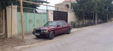 Mercedes-Benz 190 (W201) sedan, tünd qırmızı rəng. - Kuzov: 4 qapı — Bakı