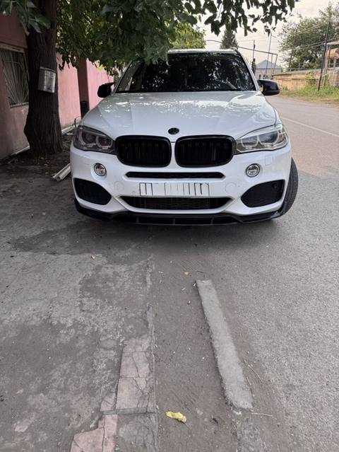 BMW X5 (F15) – ağ rəngli, M paketli eksteryer - Kuzov: SUV, ağ rəng — Gəncə