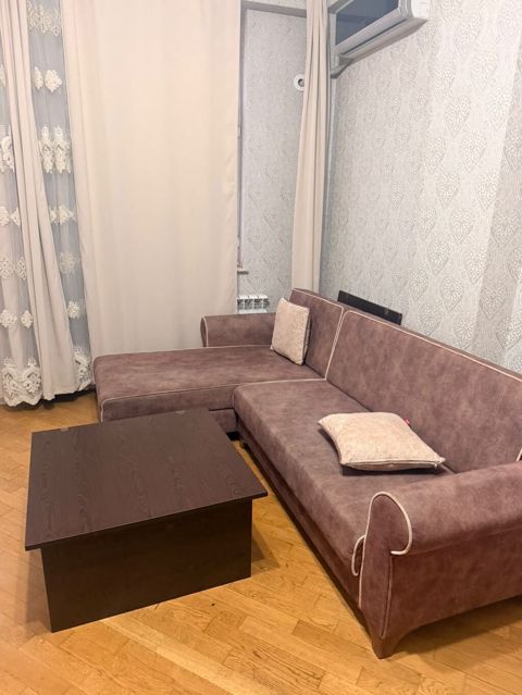 Divan satılır — 250₼. Açılır və bazalı modeldir. Künc divan forması — Bakı