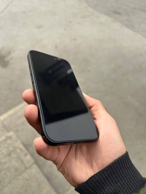 IPhone 16, Qara, Simsiz şarj — Smartfonlar