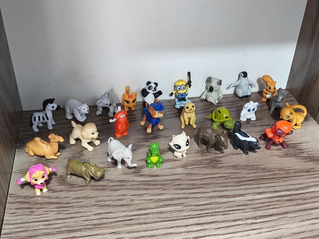 Kinder 1 ədədi 2 manat — Oyuncaq figuraları, Bakı