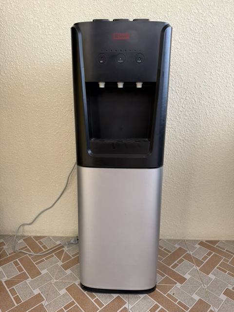 Su dispenseri – Silver brendi - Döşəməüstü model, şaquli gövdə - Üç — 290 ₼ · Bakı · Su soğutucuları və dispenserlər Su dispenseri – Silver brendi - Döşəməüstü model, şaquli gövdə - Üç — Bakı