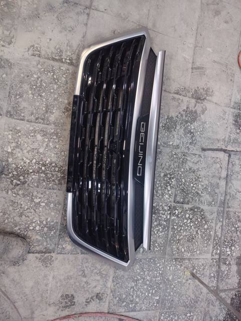 Baic markalı avtomobillər üçün ön radiator barmaqlığı. Saq hissəsində — Bakı