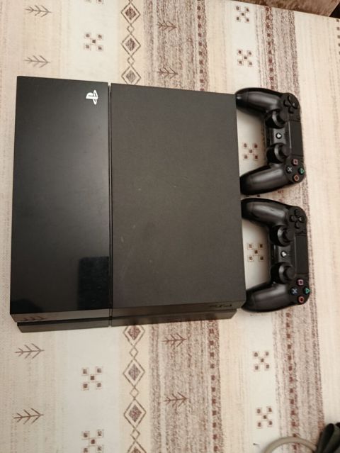 PlayStation 4 (PS4) oyun konsolu dəsti - Model: Sony PlayStation 4 — Bakı