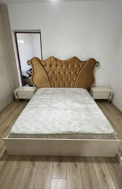Taxt dəsti – 2 tumbalı - Başlıq: Qızılı rəngli, düyməli kapitonaj — Asya — Mobilya