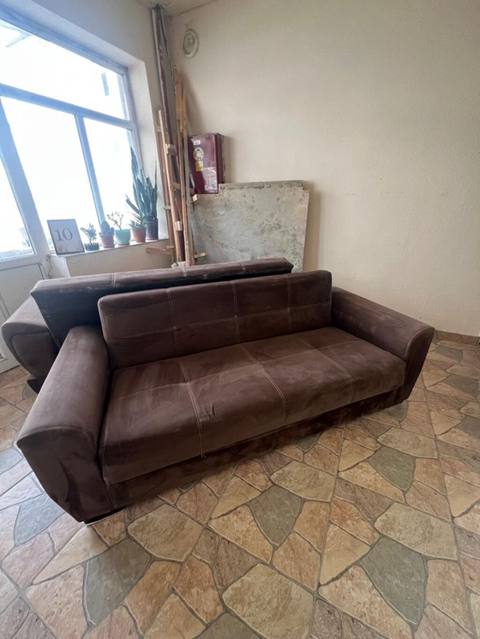 Qəhvəyi rəngdə yumşaq toxumalı divan - Rahat oturuş üçün geniş — 70 ₼ · Bakı · Divanlər Qəhvəyi rəngdə yumşaq toxumalı divan - Rahat oturuş üçün geniş — Bakı