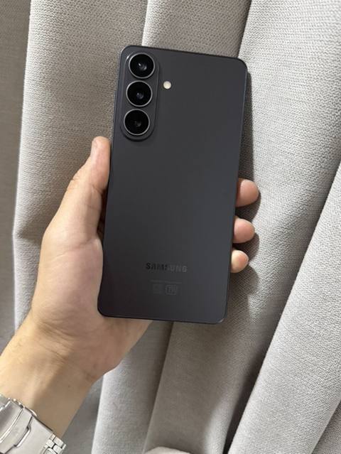 Samsung Galaxy S23, rəng - Boz, Simsiz şarj — 1 750 ₼ · Bakı · Samsung Samsung Galaxy S23, rəng - Boz, Simsiz şarj — Bakı