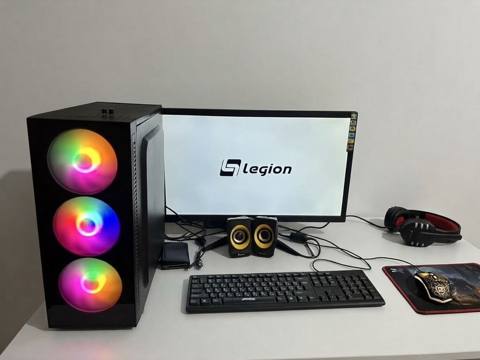 RGB işıqlı masaüstü /iş stansiyası komplekti - Sistem bloku: Ön — Bərdə