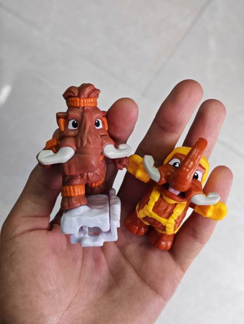 Kinder mamontlar orta ölçü 1 ədədi 13manat — Bakı