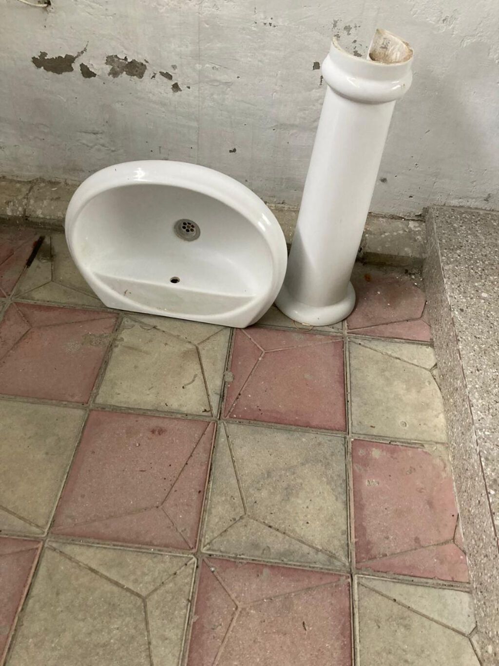 Islenmiş.Matrasin ölçüsü1.60×2.40 — Ev malları, Bakı (2)