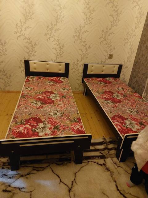 Ikisi birlikdə satılır 2 eded tek neferlik carpayi iwlnmiwdi siniqi — Bakı