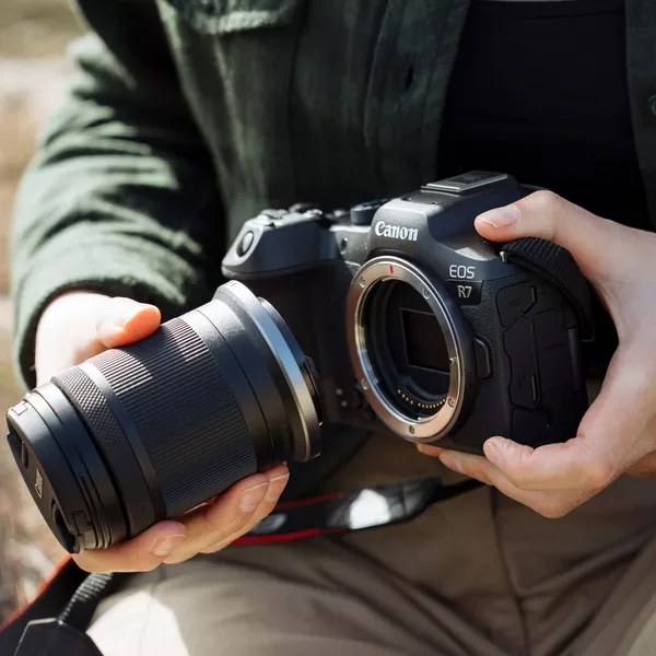 Canon eos R7 + rf-s 18-150mm F3.5-6.3 ıs stm — Bakı