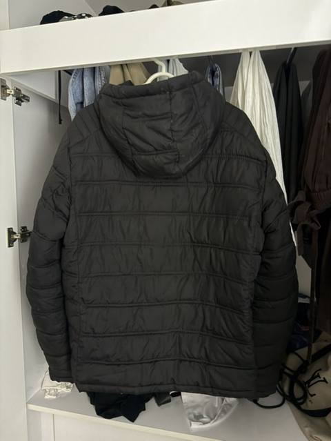 16-17 yaş üçün Qara rəngli kişi şişmə qış gödəkçəsi - Model — 10 ₼ · Bakı · Kurtkalar 16-17 yaş üçün Qara rəngli kişi şişmə qış gödəkçəsi - Model — Bakı
