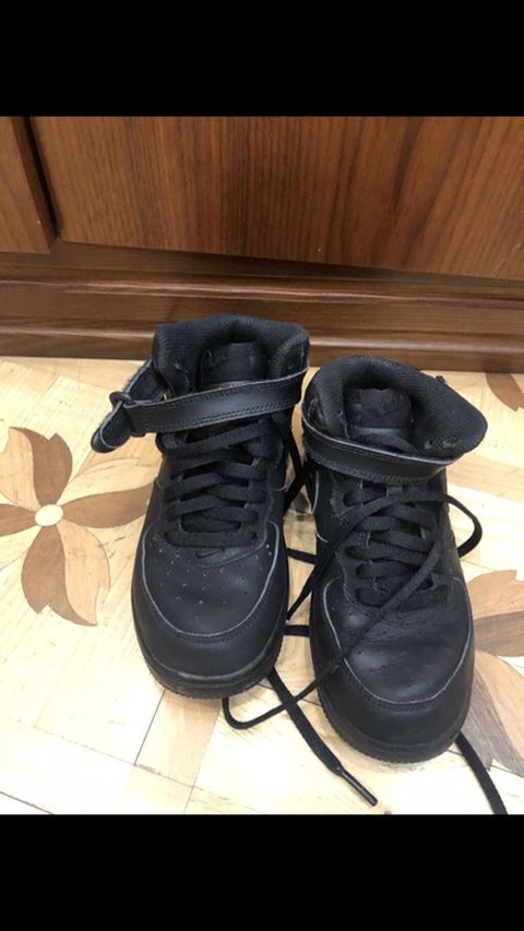 Nike Air Force 1 Mid – tam qara rəng - Model: AF1 Mid (orta boğaz) — Bakı