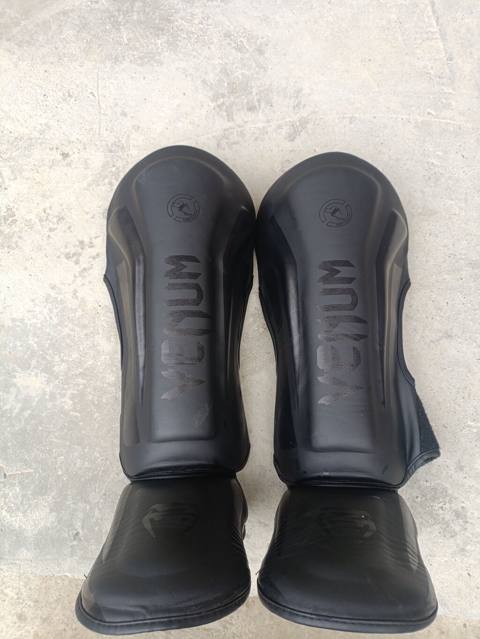 Venum döyüş idmanları üçün qamış və ayaqüstü qoruyucu (shin guards) — Otomobil