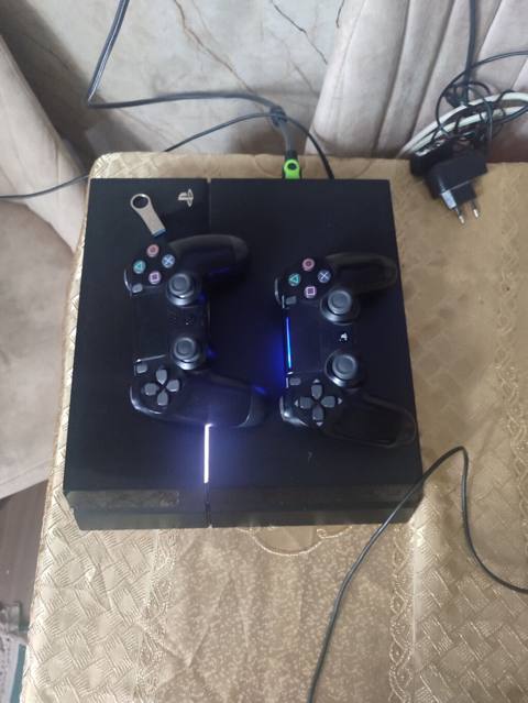 PlayStation 4 (PS4) oyun konsolu – iki ədəd DualShock 4 pultu ilə — Bakı