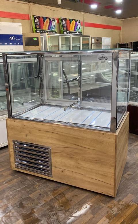 Buzlu Soyuducu Vitrin (şirniyyat/fast-food/dukkan üçün) - Şüşə — 1 400 ₼ · Digah · Soyuq vitrini Buzlu Soyuducu Vitrin (şirniyyat/fast-food/dukkan üçün) - Şüşə — Digah