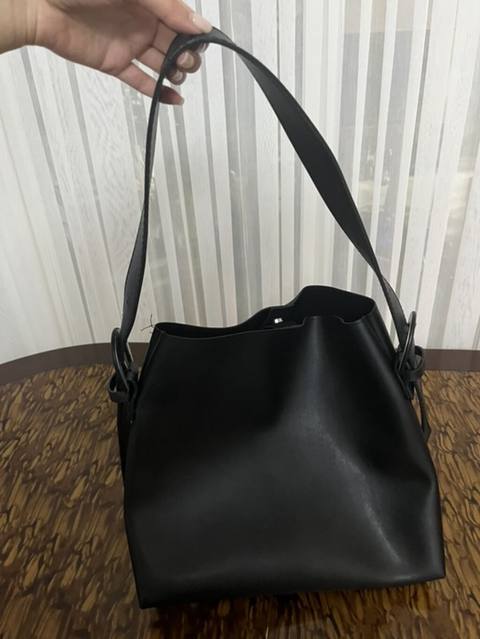 Qara çiyin çantası – minimalist bucket dizayn - Rəng: qara — Digah