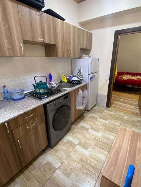 Xanım Otaq Yoldaşı Axtarılır 1 nəfər işləyən xanım otaq yoldaşı — უძრავი ქონება