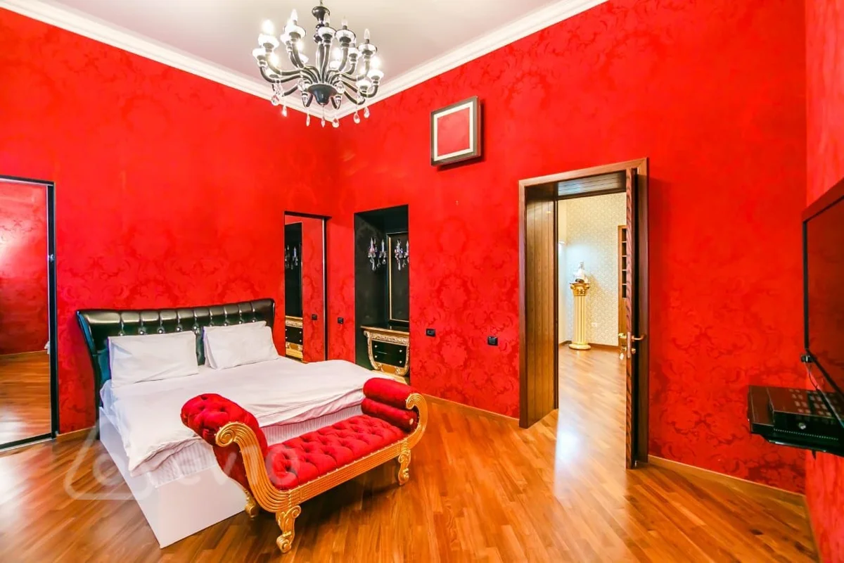 4 otaqlı mənzil, 220 m², Nizami küçəsi — kirayə — Bakı