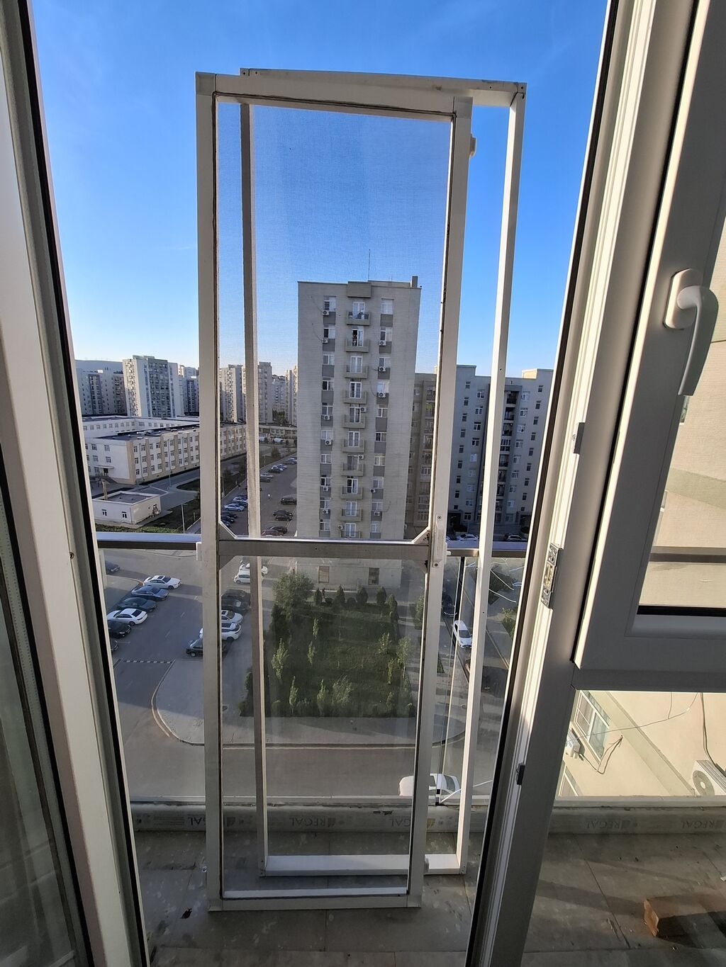 İşlənmiş Ağcaqanad toru Qapı üçün — Pəncərələr, qapılar, balkonlar, Bakı (2)