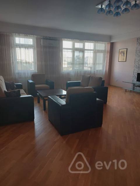 3 otaqlı mənzil, 100 m², Məhəmməd Hadi küç. — kirayə — Баку