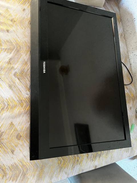 İşlənmiş Televizor Toshiba LCD 32" Ünvandan götürmə — Bakı