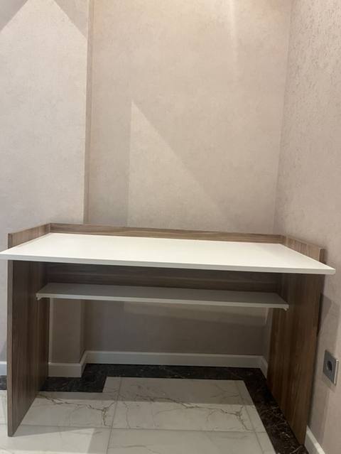 Mebel dəsti – iş masası, şaquli rəf və divardan asılan kitab rəfi — 120 ₼ · Баку · Ofis mebeli Mebel dəsti – iş masası, şaquli rəf və divardan asılan kitab rəfi — Баку