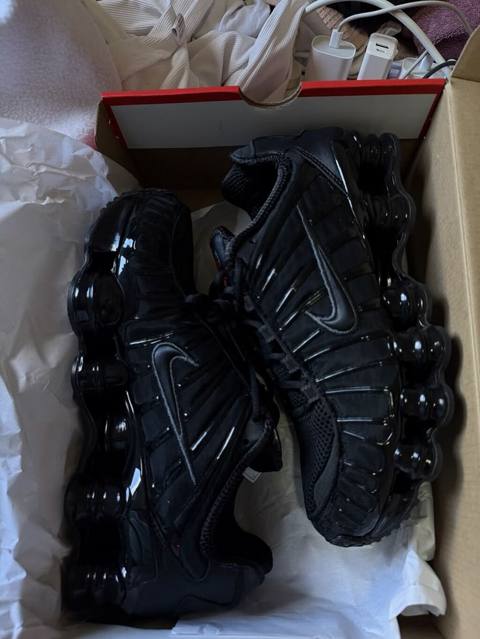 Nike Shox yenilikçi kişi/kadın idman ayaqqabısı – tam qara rəng — 120 ₼ · Bakı · Krossovkalar Nike Shox yenilikçi kişi/kadın idman ayaqqabısı – tam qara rəng — Bakı