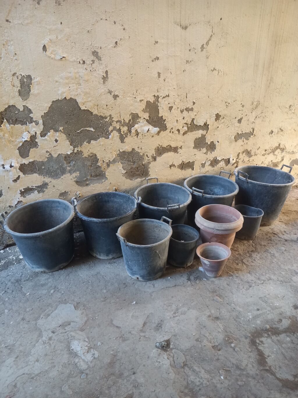 50 litr tutumlu Plastik dibçəklər satilir. Elastik materialdandi — Bitki qabları, Bakı (2)