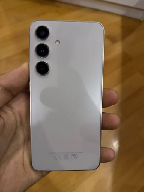 Samsung Galaxy S24 — Bakı