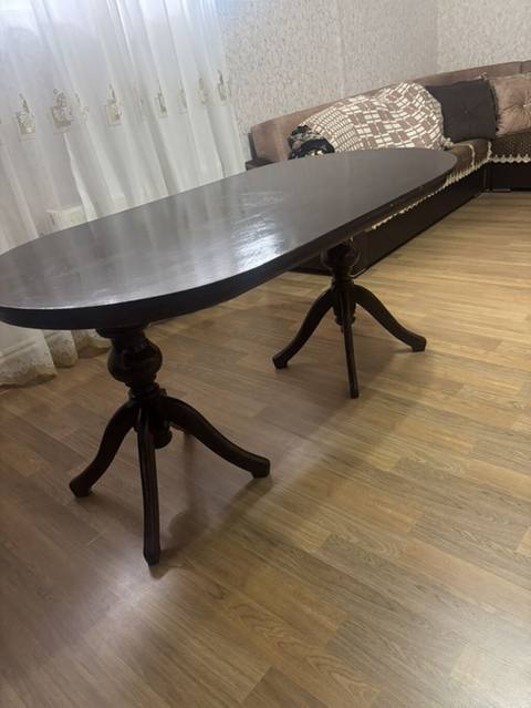 Qəhvəyi rəngdə, ovala yaxın forma stol - Material: bərk ağac (klassik — Kürdəmir