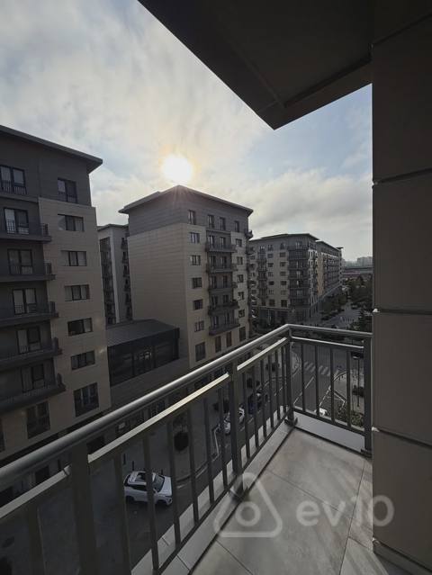 3 otaqlı mənzil, 110 m², AĞ Şəhər Qarabağ Atları Meydanı — kirayə — Баку