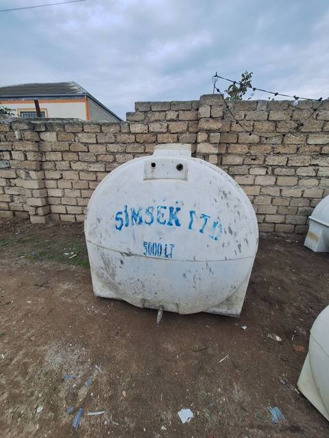 5 ton su ceni bir hisseden temir olunub ve hemin hissesine zemanet — 450 ₼ · Bakı · Su çənləri, kanisterləri, bochkalar 5 ton su ceni bir hisseden temir olunub ve hemin hissesine zemanet — Bakı