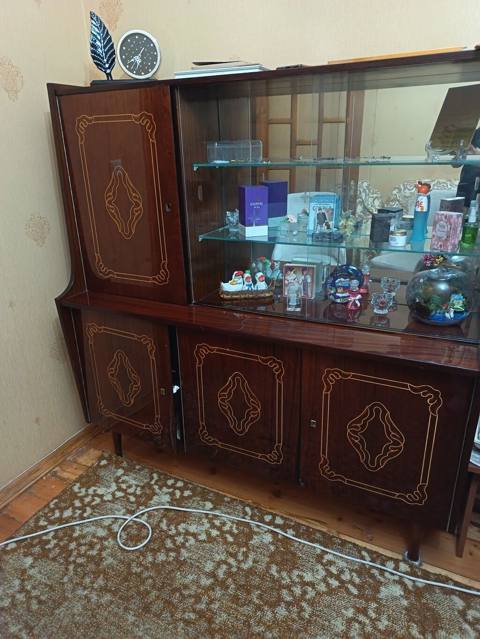 Klassik üslubda iri vitrinli bufet - Material: tünd ağac (parlaq lak — 20 ₼ · Мехдиабад · Şkaflar Klassik üslubda iri vitrinli bufet - Material: tünd ağac (parlaq lak — Мехдиабад