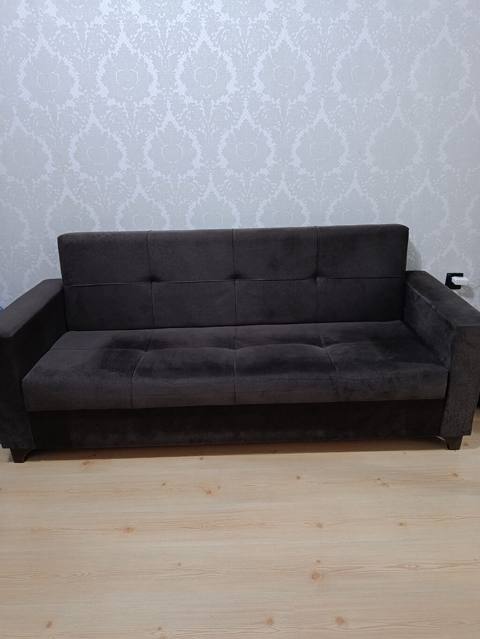 Qəhvəyi rəngli, klassik dizaynlı divan - Ölçü təxmini: 3 yerlik — 130 ₼ · Bakı · Divanlər Qəhvəyi rəngli, klassik dizaynlı divan - Ölçü təxmini: 3 yerlik — Bakı