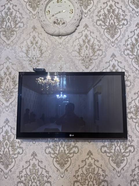 LG televizor – divara quraşdırılmış düz ekran. - Marka/model: LG — Digah