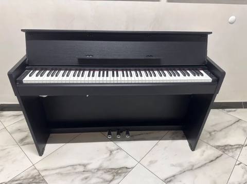 "Yamaha S51" Elektro Piano Tam işlək vəziyyətdə. Bütün dillər — 1 100 ₼ · Bakı · Pianino və digər klaviş alətləri "Yamaha S51" Elektro Piano Tam işlək vəziyyətdə. Bütün dillər — Bakı