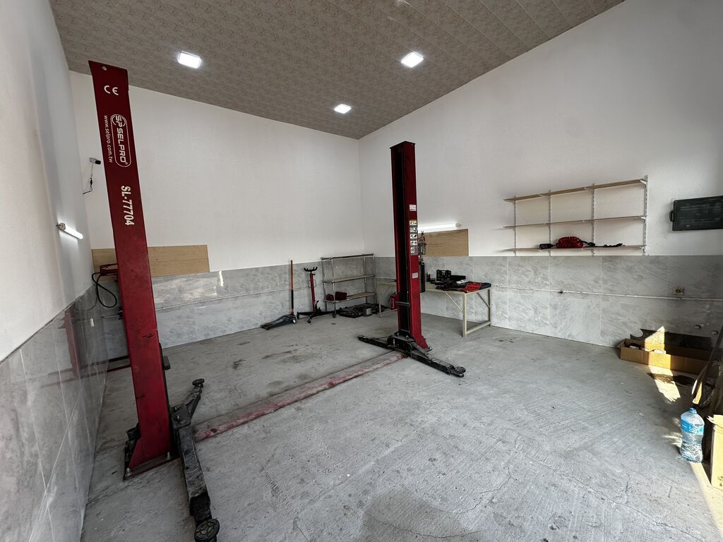 Məmmədoğlu servisə universal usta tələb olunur Ünvan: Binə Atçılıq — Digər, Digah (4)