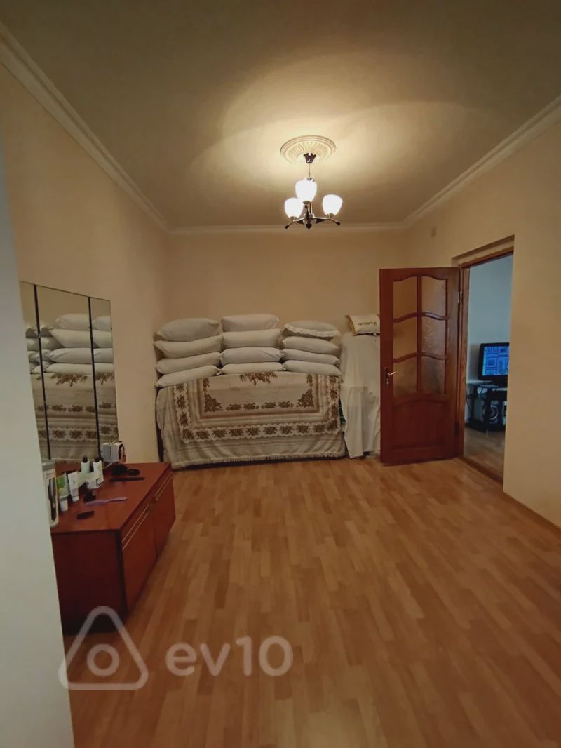 For sale: 4-room apartment (old building), 104 m² — Mənzil, Bakı (11)