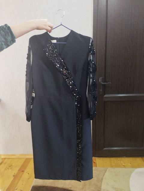 Qara rəngli ziyafət donu - Model: Klassik kəsim, asimmetrik ön dizayn — 20 ₼ · Bakı · Axşam paltarları Qara rəngli ziyafət donu - Model: Klassik kəsim, asimmetrik ön dizayn — Bakı